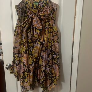 Beautiful floral print can be worn as skirt or dress